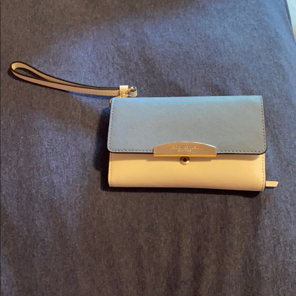 Wristlet barely used